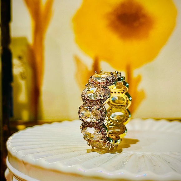 HEYMAEVE Heiress Statement Eternity Band Ring 18K Gold Plated Tarnish Resistant - Picture 5 of 7